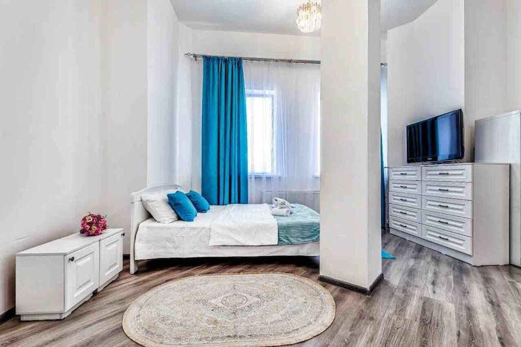Уютная Квартира С Террасой В Сердце Столицы Apartman Taldykol Kültér fotó