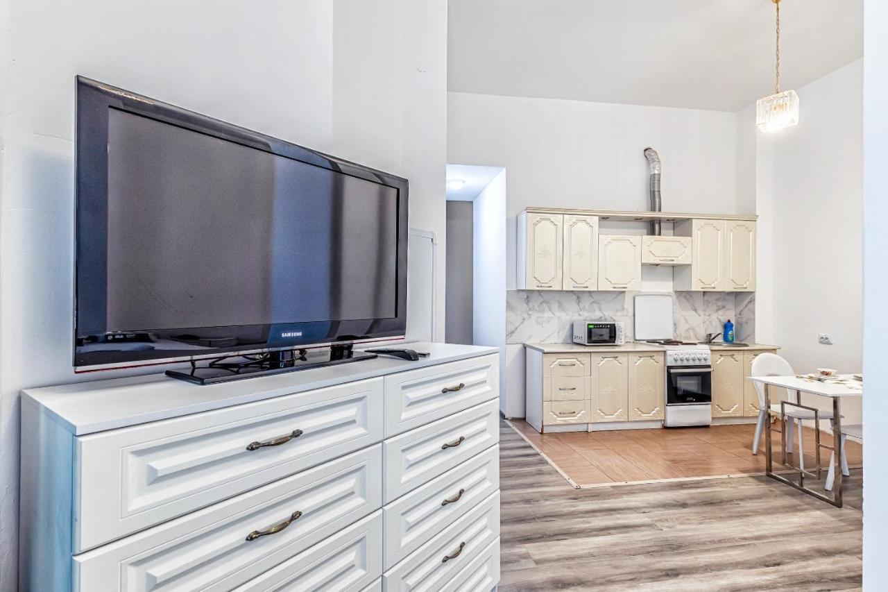 Уютная Квартира С Террасой В Сердце Столицы Apartman Taldykol Kültér fotó