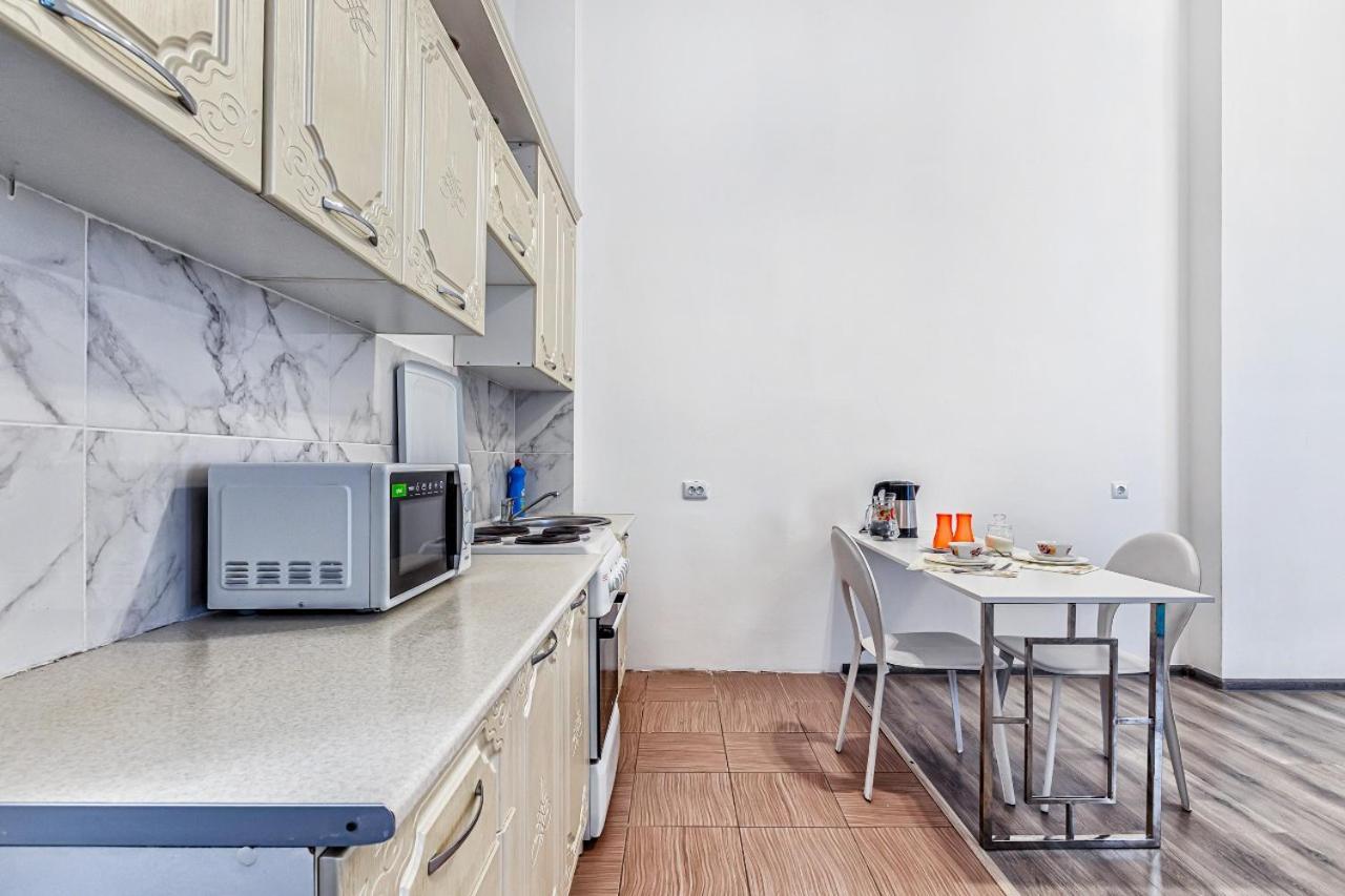 Уютная Квартира С Террасой В Сердце Столицы Apartman Taldykol Kültér fotó